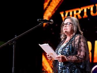 va principal speaking on stage